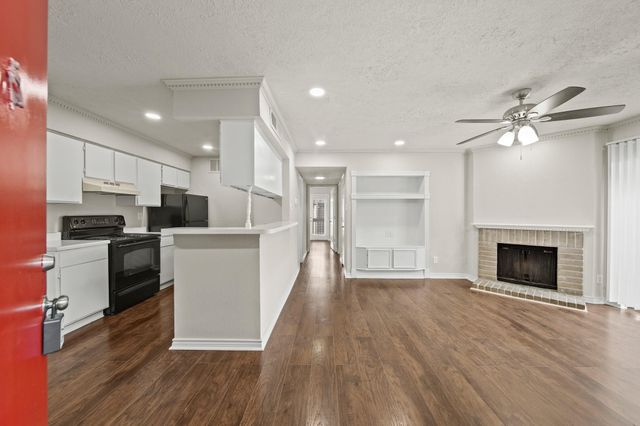 12905 Woodforest Boulevard 204, Houston, TX 77015