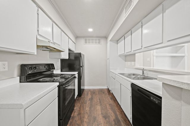 12905 Woodforest Boulevard 204, Houston, TX 77015