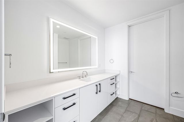 808 Crawford Street 4102, Houston, TX 77010
