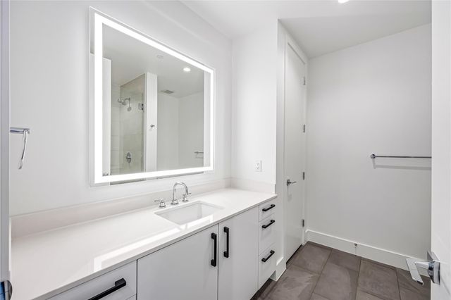 808 Crawford Street 4102, Houston, TX 77010