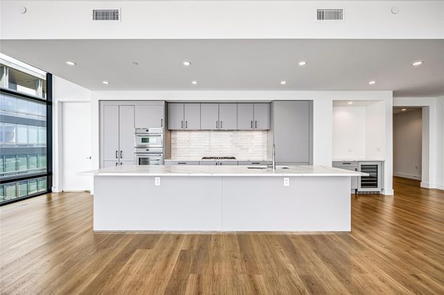 808 Crawford Street 4102, Houston, TX 77010