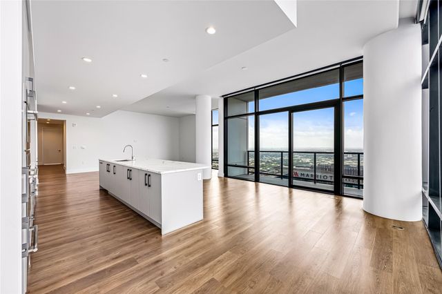 808 Crawford Street 4102, Houston, TX 77010