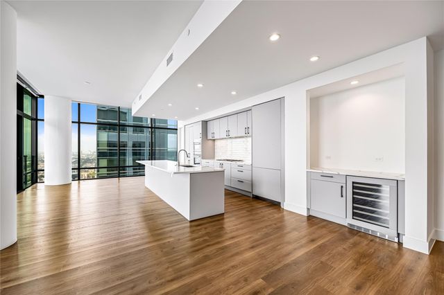 808 Crawford Street 4102, Houston, TX 77010