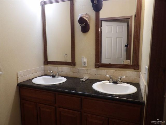 1406 W Ray Circle W, Mission, TX 78572