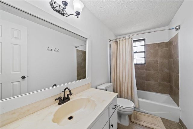 676 HERMITAGE TRAIL DR, Collierville, TN 38017