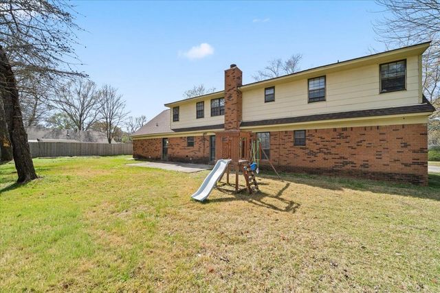 676 HERMITAGE TRAIL DR, Collierville, TN 38017