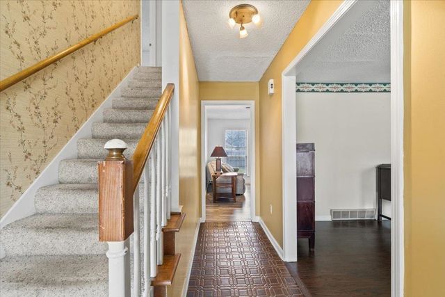 676 HERMITAGE TRAIL DR, Collierville, TN 38017