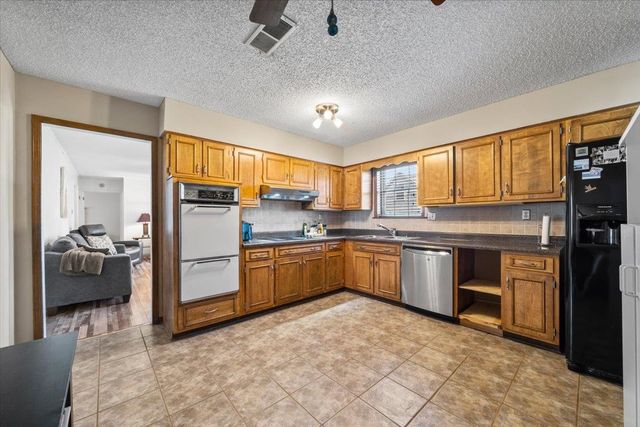 676 HERMITAGE TRAIL DR, Collierville, TN 38017