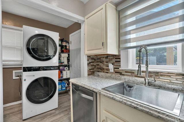 1514 Matlock Dr, Wichita, KS 67208