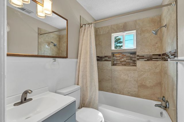 1514 Matlock Dr, Wichita, KS 67208