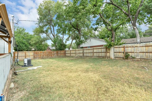 1514 Matlock Dr, Wichita, KS 67208