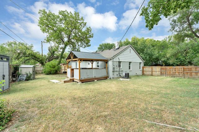 1514 Matlock Dr, Wichita, KS 67208