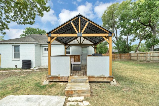 1514 Matlock Dr, Wichita, KS 67208