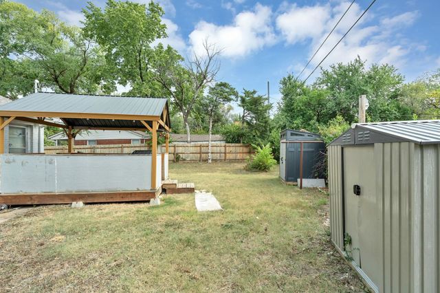 1514 Matlock Dr, Wichita, KS 67208