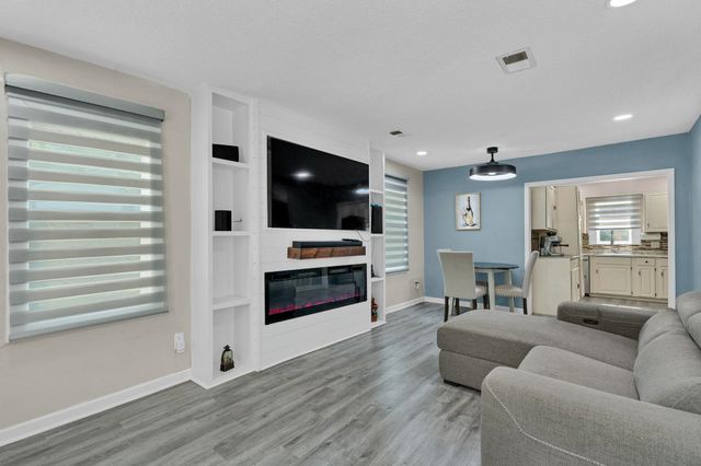 1514 Matlock Dr, Wichita, KS 67208