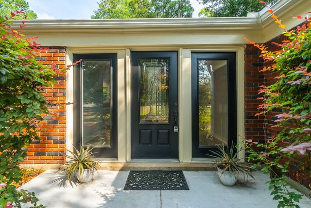 562 Fort Johnson Road, Charleston, SC 29412
