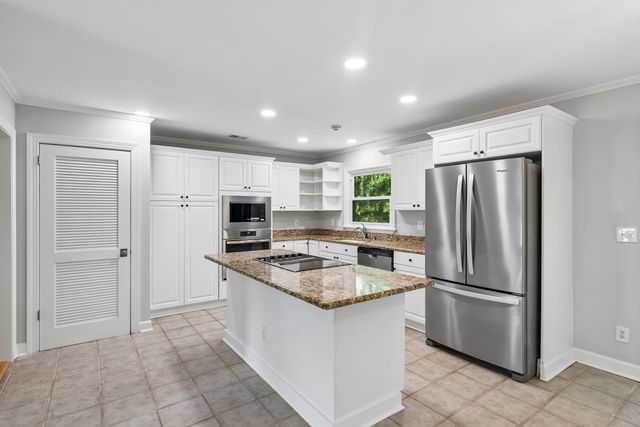 562 Fort Johnson Road, Charleston, SC 29412