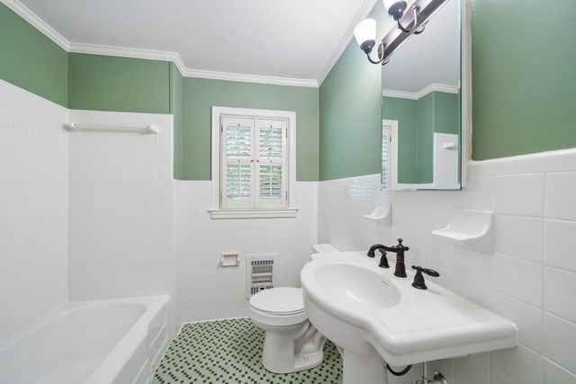562 Fort Johnson Road, Charleston, SC 29412