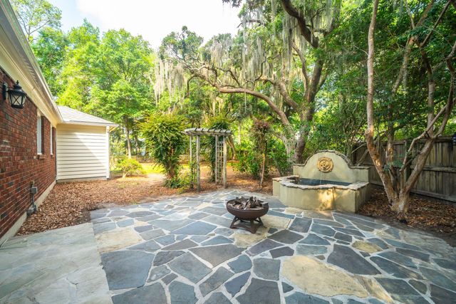 562 Fort Johnson Road, Charleston, SC 29412