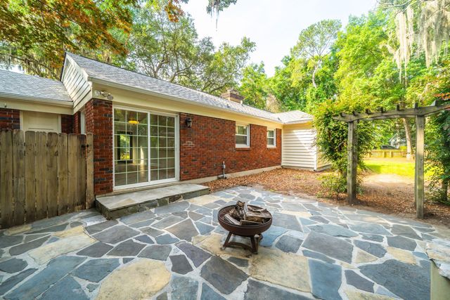 562 Fort Johnson Road, Charleston, SC 29412