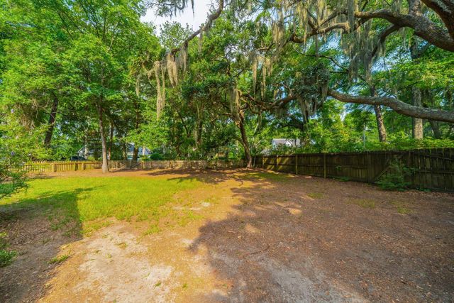 562 Fort Johnson Road, Charleston, SC 29412
