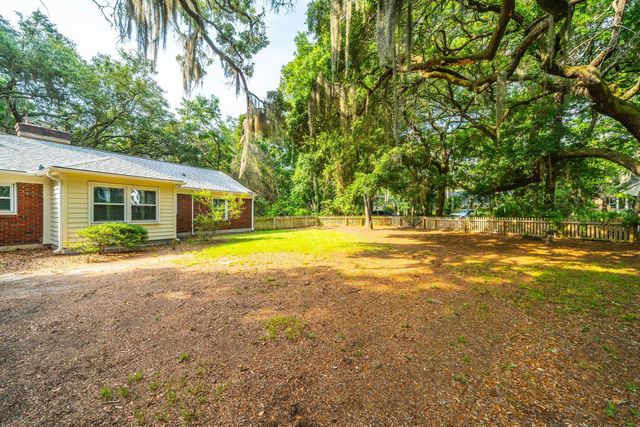 562 Fort Johnson Road, Charleston, SC 29412