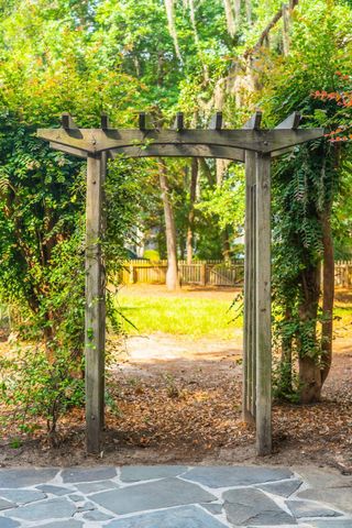 562 Fort Johnson Road, Charleston, SC 29412