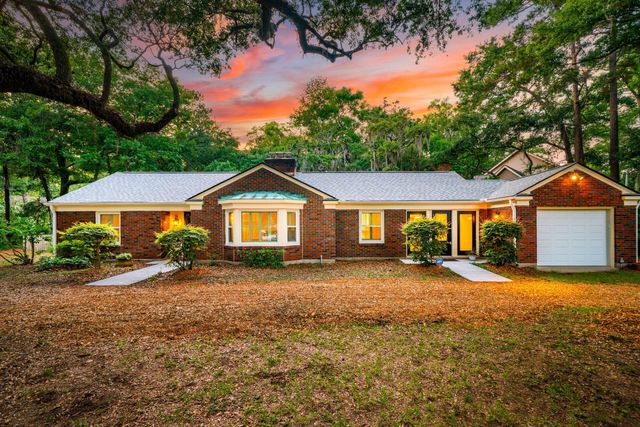 562 Fort Johnson Road, Charleston, SC 29412