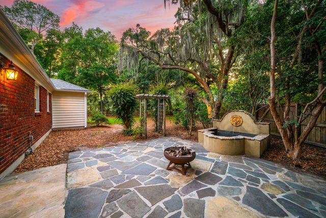 562 Fort Johnson Road, Charleston, SC 29412