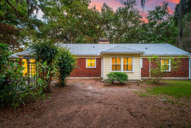 562 Fort Johnson Road, Charleston, SC 29412