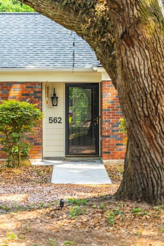 562 Fort Johnson Road, Charleston, SC 29412
