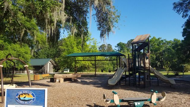 562 Fort Johnson Road, Charleston, SC 29412