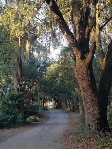 562 Fort Johnson Road, Charleston, SC 29412