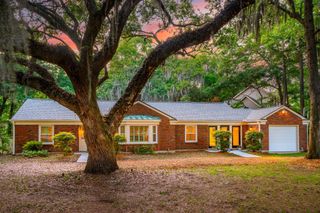 562 Fort Johnson Road, Charleston, SC 29412