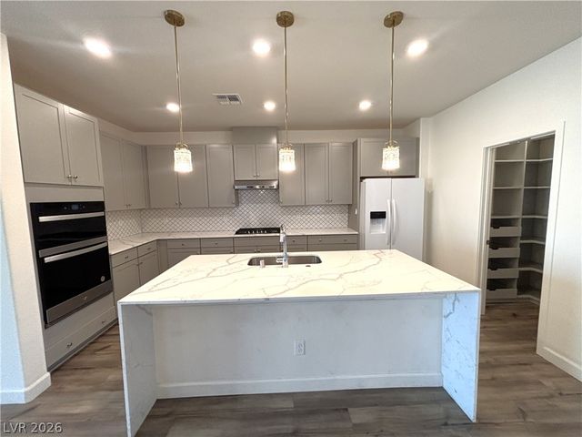 8948 Marigold Creek Street, Las Vegas, NV 89113
