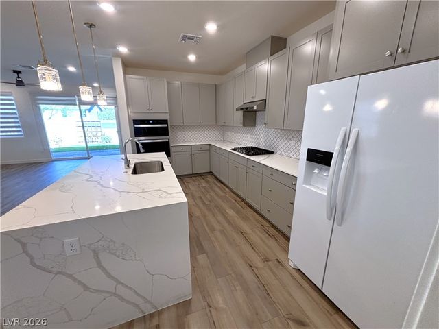 8948 Marigold Creek Street, Las Vegas, NV 89113