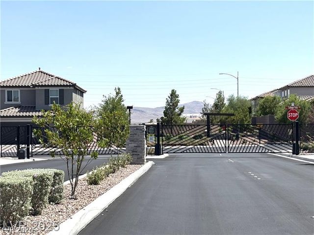 8948 Marigold Creek Street, Las Vegas, NV 89113