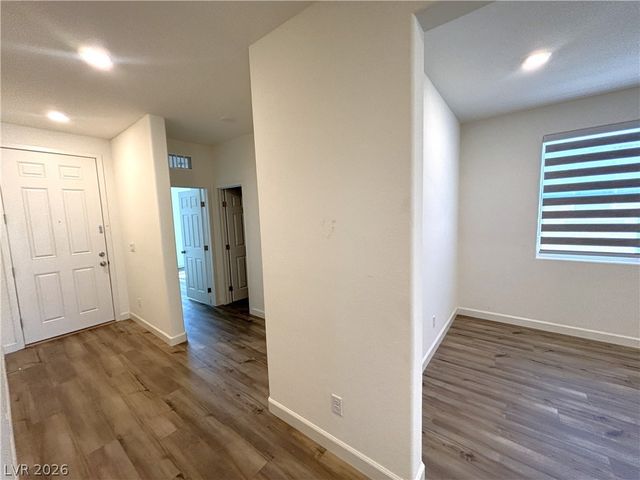 8948 Marigold Creek Street, Las Vegas, NV 89113