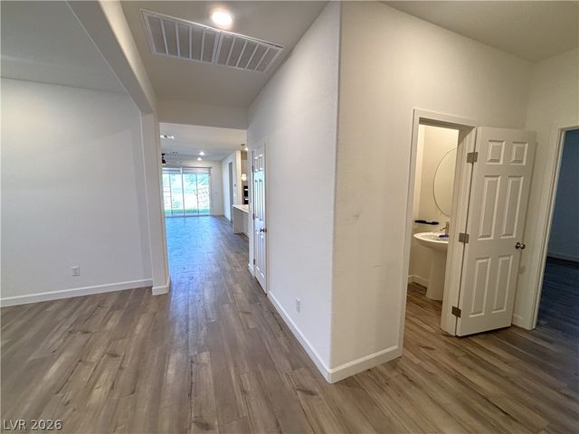 8948 Marigold Creek Street, Las Vegas, NV 89113
