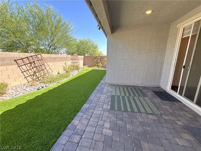 8948 Marigold Creek Street, Las Vegas, NV 89113
