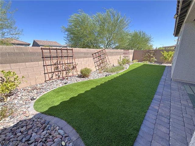 8948 Marigold Creek Street, Las Vegas, NV 89113