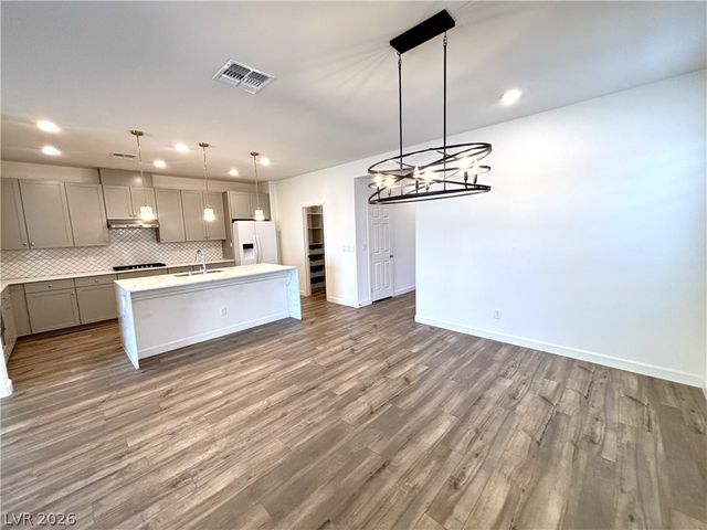 8948 Marigold Creek Street, Las Vegas, NV 89113