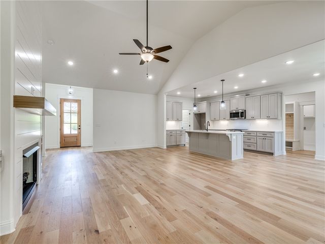 25 Roxburgh Drive, Bella Vista, AR 72715