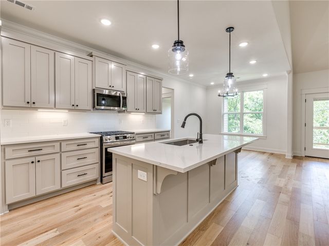 25 Roxburgh Drive, Bella Vista, AR 72715