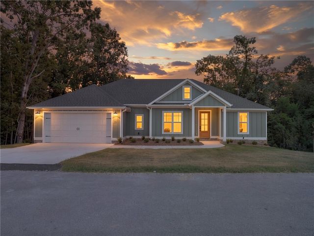 25 Roxburgh Drive, Bella Vista, AR 72715
