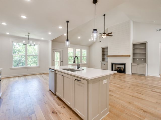 25 Roxburgh Drive, Bella Vista, AR 72715