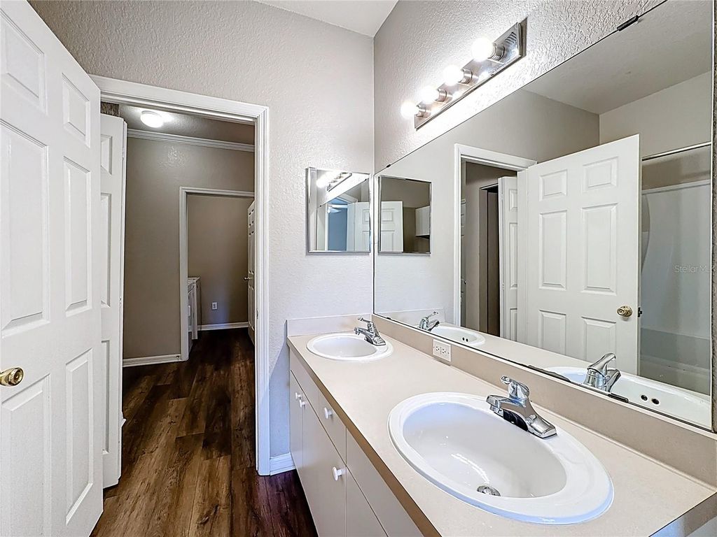 Image 25 of property listing at 3593 CONROY ROAD 433, Orlando, FL 32839