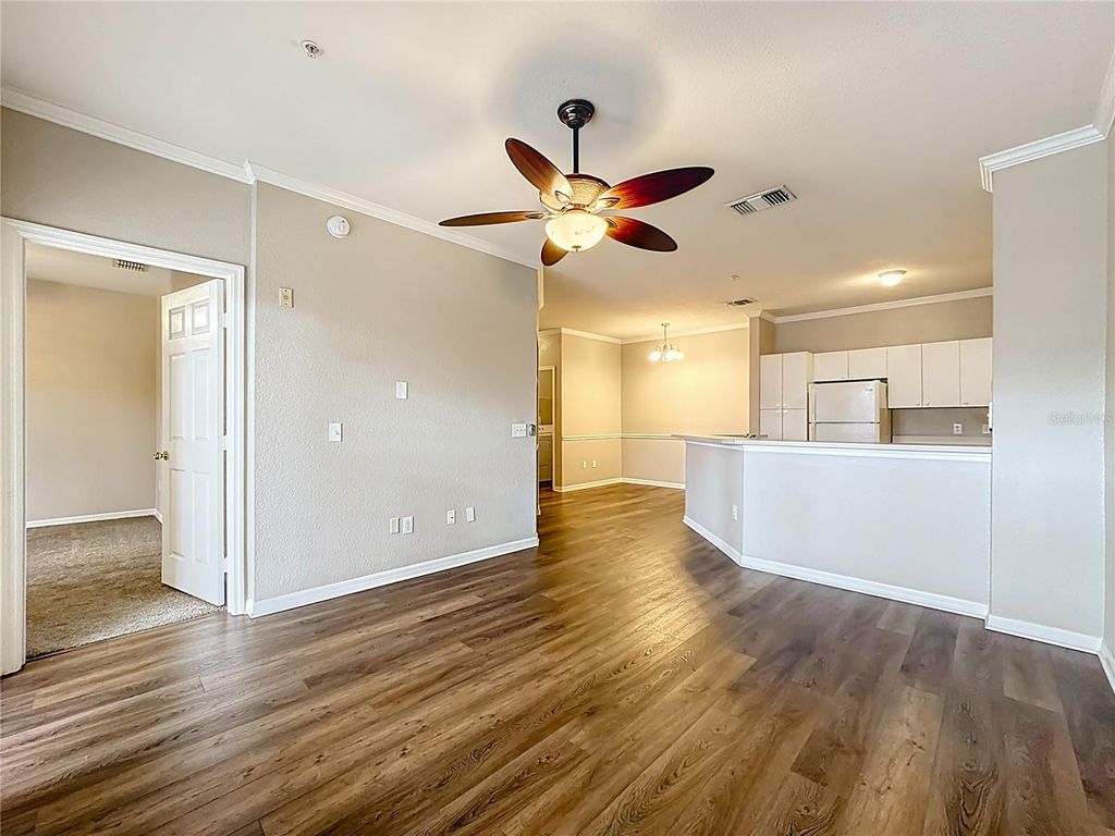 Image 7 of property listing at 3593 CONROY ROAD 433, Orlando, FL 32839
