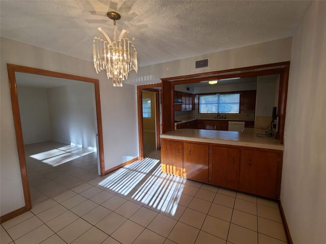 2212 Locklaine Drive, Pasadena, TX 77502