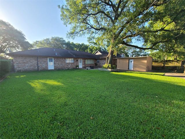 2212 Locklaine Drive, Pasadena, TX 77502